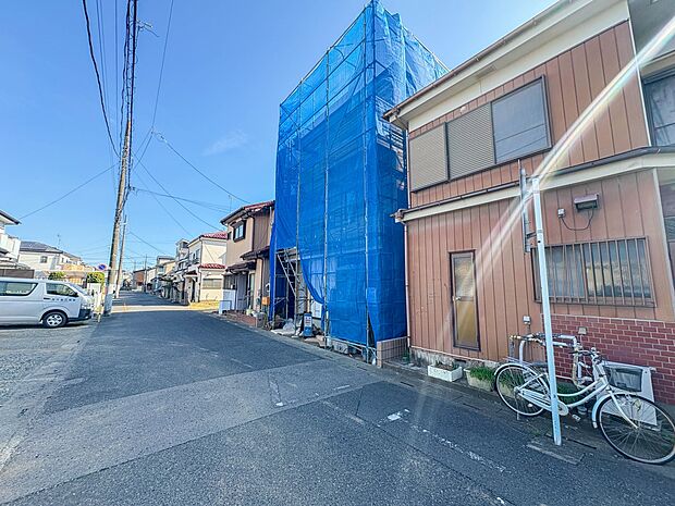 【外観】小中学校・公園・スーパー・コンビニ・病院が徒歩7分以内の立地です。