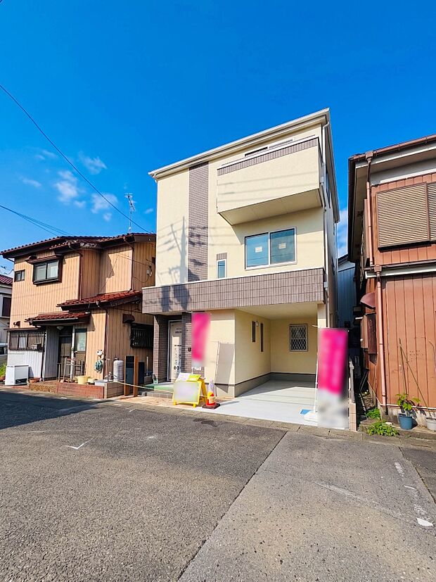 【外観】小中学校・公園・スーパー・コンビニ・病院が徒歩7分以内の立地です。
