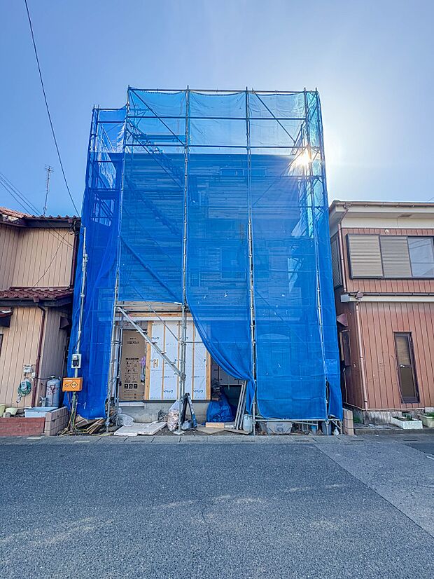 【外観】小中学校・公園・スーパー・コンビニ・病院が徒歩7分以内の立地です。