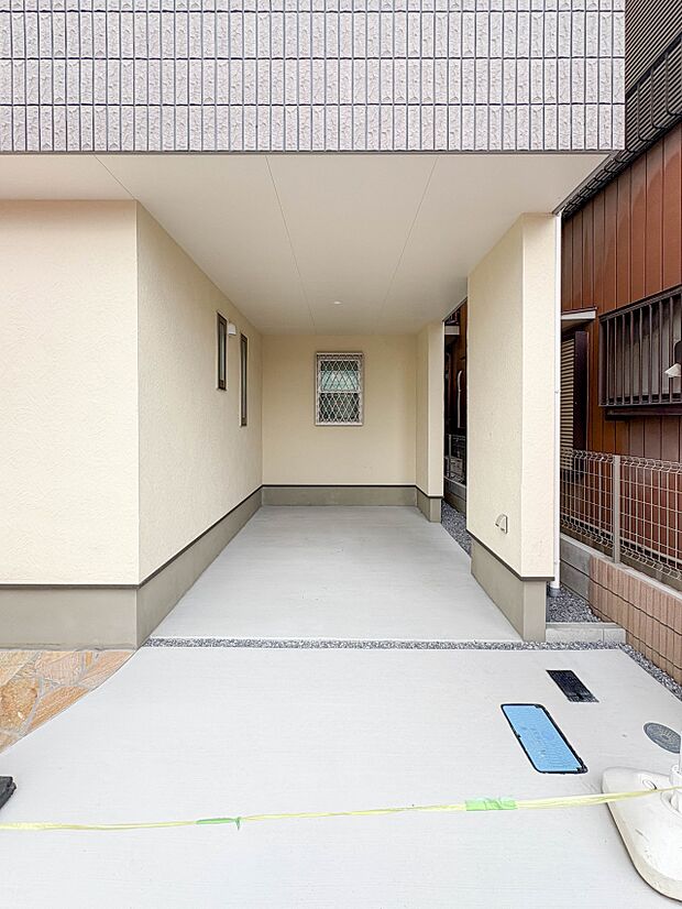 【駐車場】毎日の生活にマイカーが必須という方は、購入を検討する際、駐車場があることは大事な条件です。毎日の通勤や家族の送迎、買い物やお出かけなどクルマのある暮らしを満喫したい方は要チェック。…