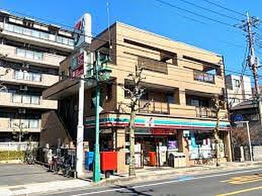 コンビニ 326m セブンイレブン川口芝塚原2丁目店(セブンイレブンは近くて便利を掲げています。近くとは、心の近さ。便利とはモノが期待以上の品質でお客さまに届くこと。セブン銀行など新しいサー…