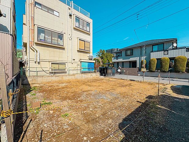 【外観】家は一生のお買物。自分ならではの家族ならではの、家にしたい。書斎を設ける。子どものプレイングルームを設ける。趣味のオーディオルームを設置する。夢を追うオンリーワンの家です。