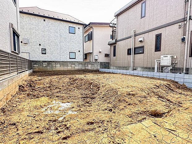 【外観】こちらの物件に少しでもご興味がありましたら、お気軽にお電話下さい。ネット上で「見えない物」「わからない事」でも、実際にご見学いただくことで、手に取るようにおわかりいただけるはずです。…