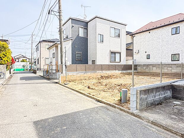 【前面道路4ｍ】車の通行が少ないので、静かな住環境を維持することができます。