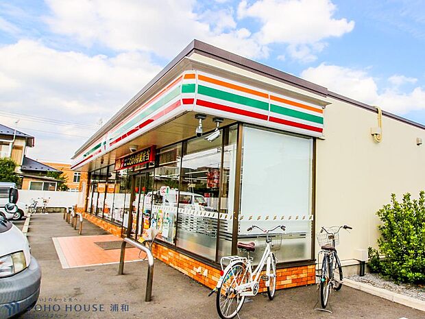 コンビニ 550m セブンイレブン大宮奈良町(セブンイレブンは近くて便利を掲げています。近くとは、心の近さ。便利とはモノが期待以上の品質でお客さまに届くこと。セブン銀行など新しいサービスを積…