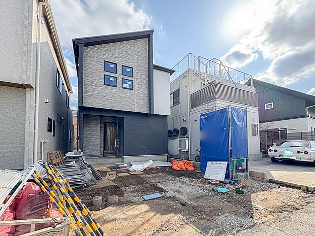 【外観】家は一生のお買物。自分ならではの家族ならではの、家にしたい。書斎を設ける。子どものプレイングルームを設ける。趣味のオーディオルームを設置する。夢を追うオンリーワンの家です。