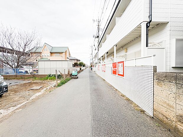 【前面道路】車の通行が少ないので、静かな住環境を維持することができます。