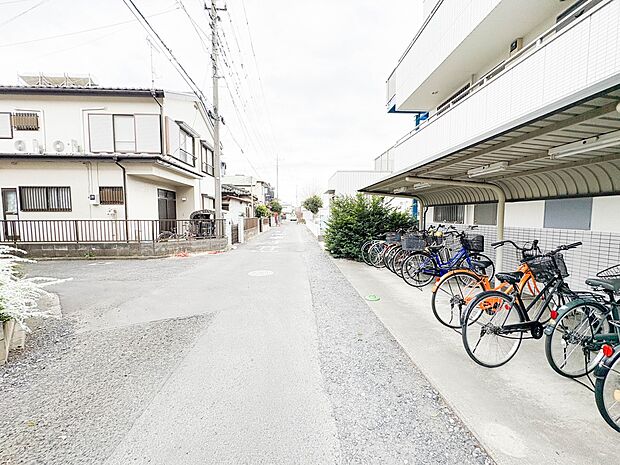 【前面道路】陽当りや通風性など各所に施された工夫で住みやすさを実現。部屋の大きさや周辺環境・街並など、資料には掲載していない情報が現地にはたくさんございます。是非ご確認下さい。