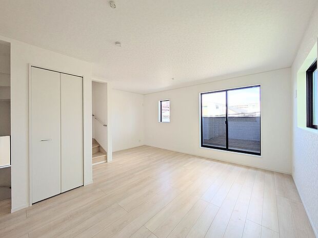 【ダイニング】家族の様子が見えやすいダイニングスペース