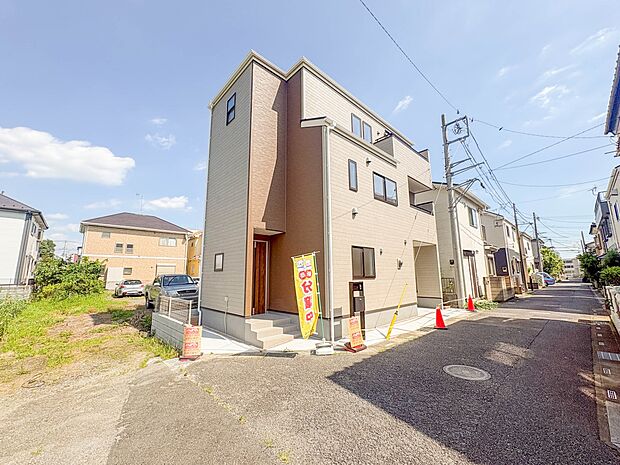 【外観】家族の温かさと陽光の暖かさ、楽しい毎日と明るい未来を予感させる「空間が織り成すひとつ先の住み心地」を演出します。