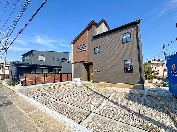 【外観】こちらの物件に少しでもご興味がありましたら、お気軽にお電話下さい。ネット上で「見えない物」「わからない事」でも、実際にご見学いただくことで、手に取るようにおわかりいただけるはずです。…