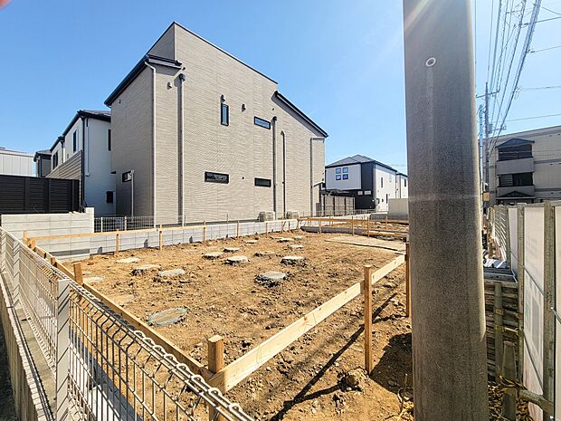 【外観】ここから始まる「日常」はご家族にとってかけがえのない時間となります。少しでも豊かに、快適に。そんな想いから本邸宅は生まれました。