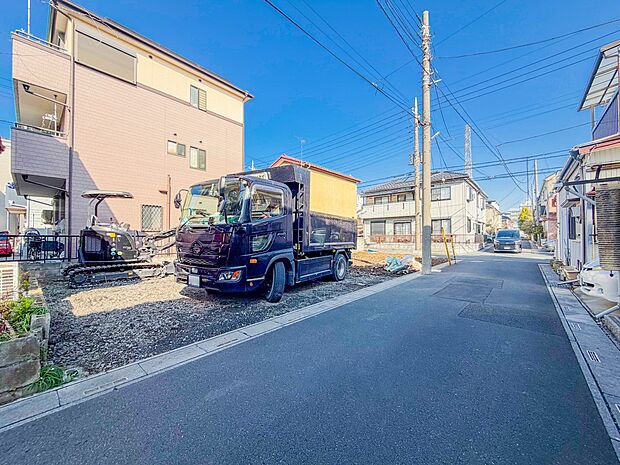 【前面道路-東側私道約4m-】周辺は落ち着いた住宅街で住環境も良好です。