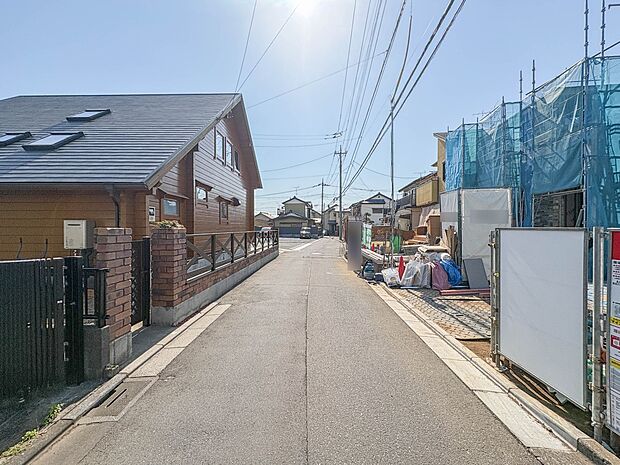 【前面道路4m】車の通行が少ないので、静かな住環境を維持することができます。