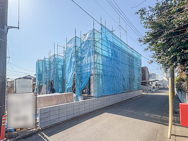 【外観】家族の温かさと陽光の暖かさ、楽しい毎日と明るい未来を予感させる「空間が織り成すひとつ先の住み心地」を演出します。