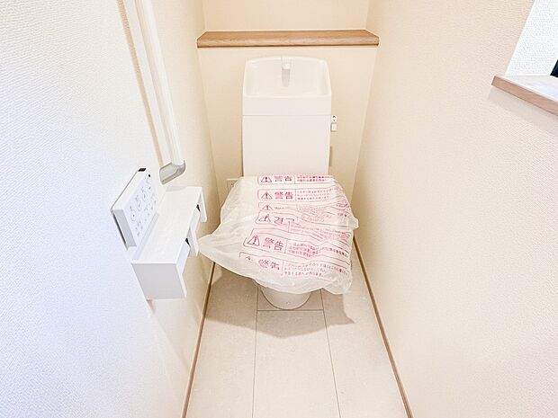 【トイレ】トイレ・ウォシュレット付。快適で衛生的な洗浄機能付温水シャワートイレです。