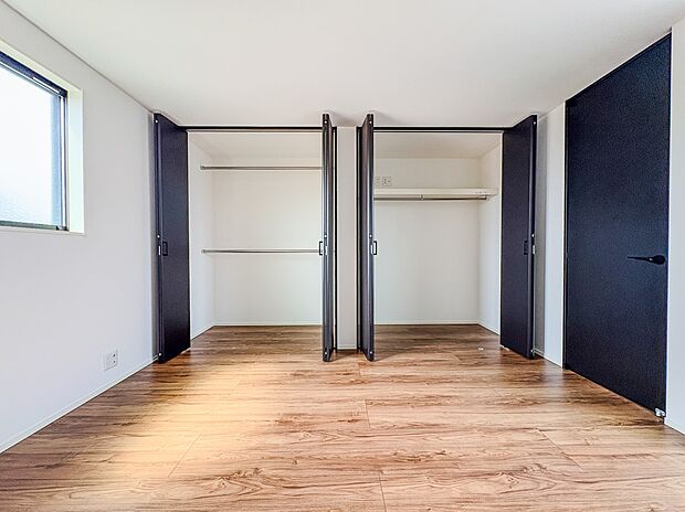 【収納】各部屋を最大限に広く使って頂ける様、全居住スペースに収納付。プライベートルームはゆったりと快適に。