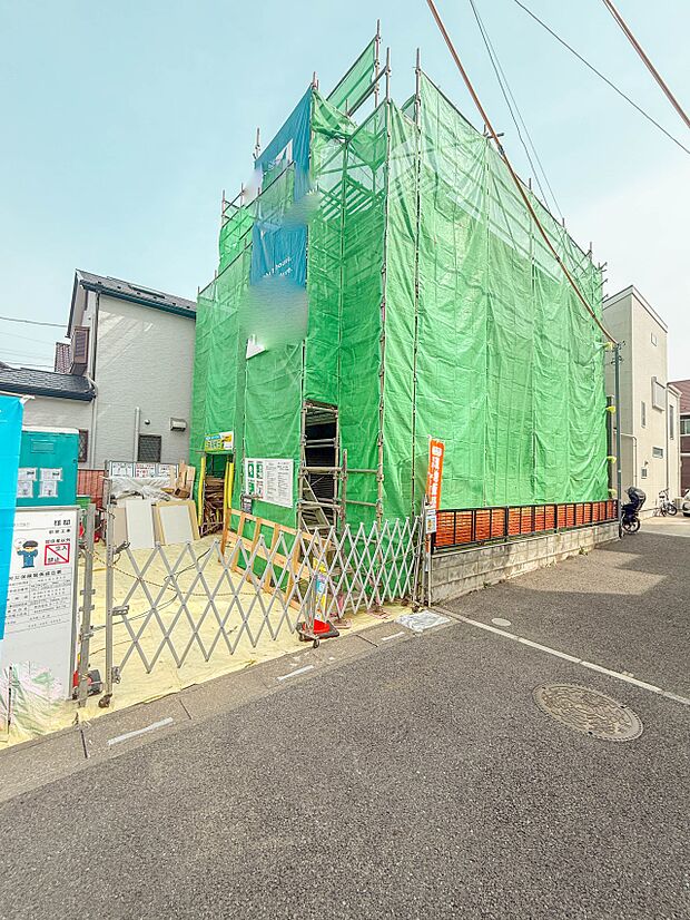 【前面道路】陽当りや通風性など各所に施された工夫で住みやすさを実現。部屋の大きさや周辺環境・街並など、資料には掲載していない情報が現地にはたくさんございます。是非ご確認下さい。