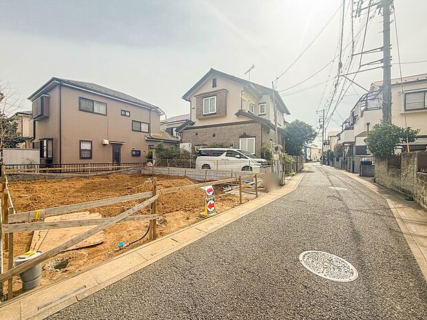 【前面道路幅員4m】車の通行が少ないので、静かな住環境を維持することができます。
