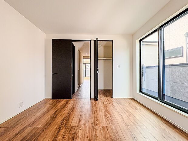 【Room-洋室-】一日の疲れをいやしてくれる主寝室。時を忘れて過ごす場所として過ごせるお部屋。