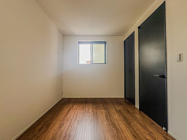 【今どきのこども部屋】 昨今のトレンドになりつつあるのが、広過ぎず、快適すぎない子ども部屋。勉強と寝るだけの部屋にすることで閉じこもりがなくなり、リビングで過ごす時間が増えると言われていま…