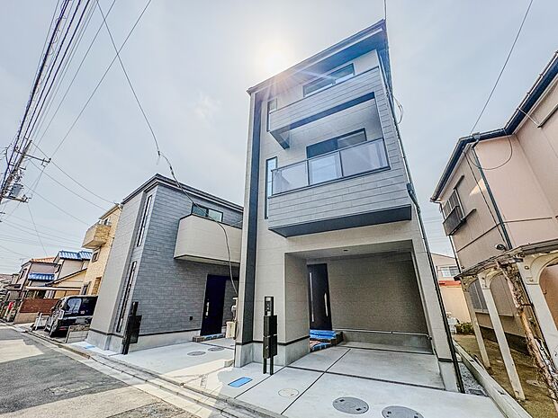 【外観】こちらの物件に少しでもご興味がありましたら、お気軽にお電話下さい。ネット上で「見えない物」「わからない事」でも、実際にご見学いただくことで、手に取るようにおわかりいただけるはずです。…