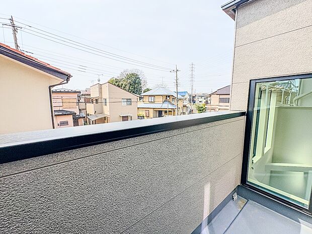 【バルコニー】 バルコニーから差し込む陽光・通風は、住環境・快適性と共に有り続ける貴重な「財産」です。