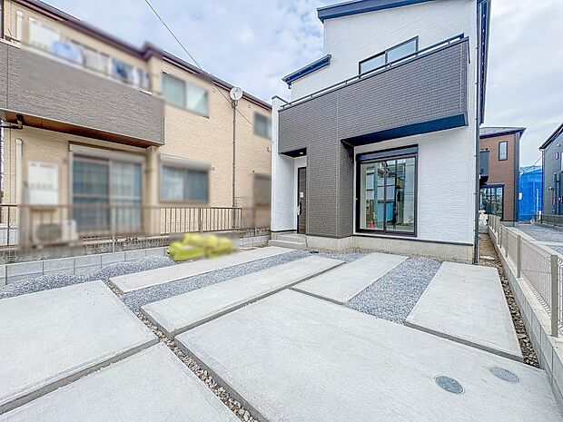 1号棟【駐車場】カースペース並列2台可。車が1台なら、来客用の駐車場や、駐輪スペースとしてご活用ください。