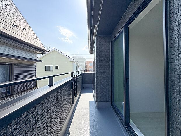 4号棟【バルコニー】バルコニーから差し込む陽光・通風は、住環境・快適性と共に有り続ける貴重な「財産」です。