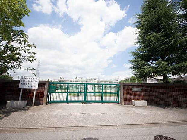 中学校 1280m 芝東中学校(自主、誠実、実践。自分にも人にも、誠実であること。学校でも、生活でも、有言実行であること。自分の言葉、行動にも、責任をもつこと。初々しい感受性をもつ十代の生徒…