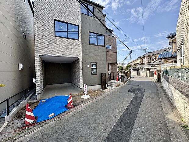 1号棟【前面道路】車の通行が少ないので、静かな住環境を維持することができます。