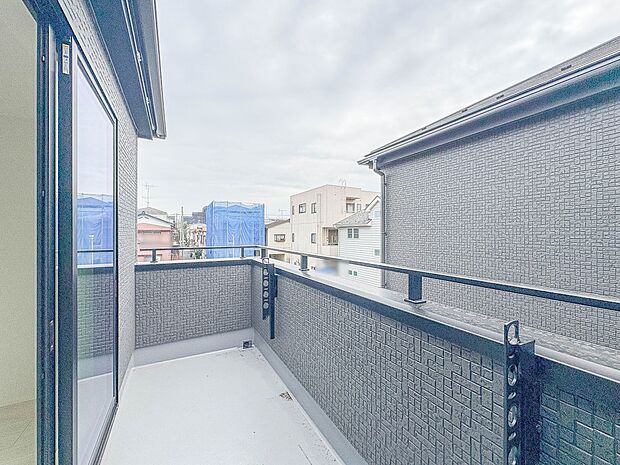 2号棟【バルコニー】バルコニーから差し込む陽光・通風は、住環境・快適性と共に有り続ける貴重な「財産」です。