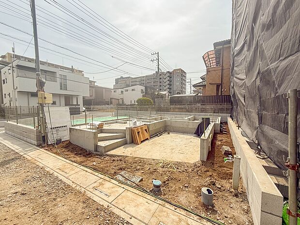 2号棟【外観】家族の温かさと陽光の暖かさ、楽しい毎日と明るい未来を予感させる「空間が織り成すひとつ先の住み心地」を演出します。