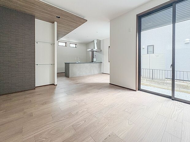 【LDK20帖】料理をしながら、後片付けをしながら二人で会話を楽しみたい空間。