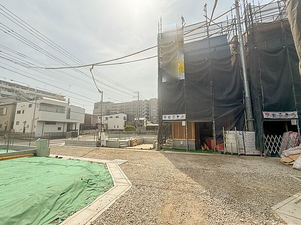 4号棟【前面道路4ｍ】車の通行が少ないので、静かな住環境を維持することができます。