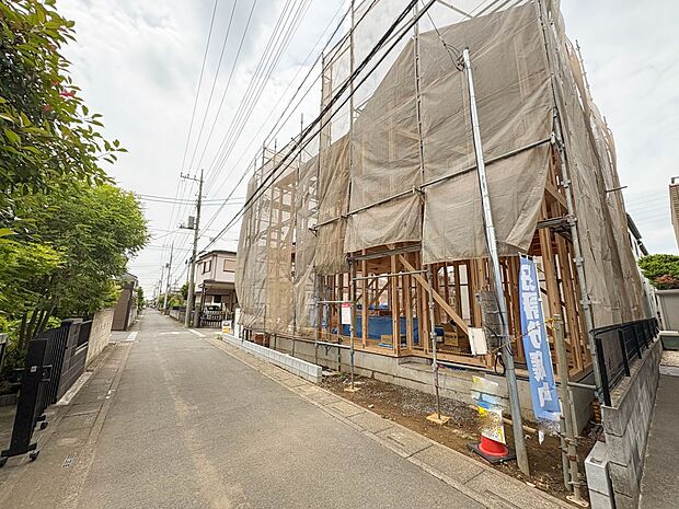 【前面道路4M】車の通行が少ないので、静かな住環境を維持することができます。