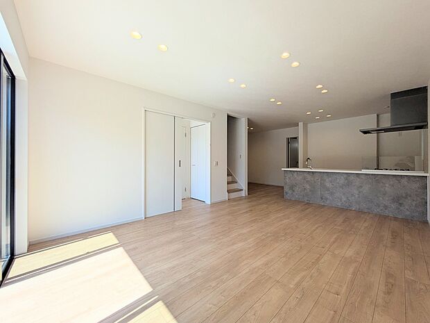 【Living-dining-リビングダイニング】流行に左右されず、将来にわたって価値が継続する「上質」な佇まい。