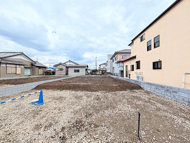 カースペース2台可。車が1台なら、来客用の駐車場や、駐輪スペースとしてご活用ください。