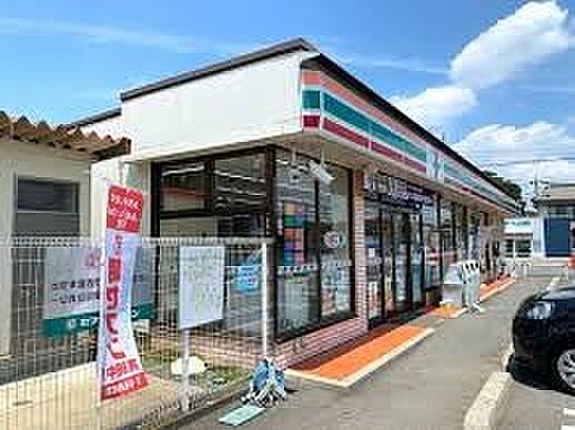 コンビニ 654m セブンイレブンさいたま二ツ宮店(セブンイレブンは近くて便利を掲げています。近くとは、心の近さ。便利とはモノが期待以上の品質でお客さまに届くこと。セブン銀行など新しいサービ…