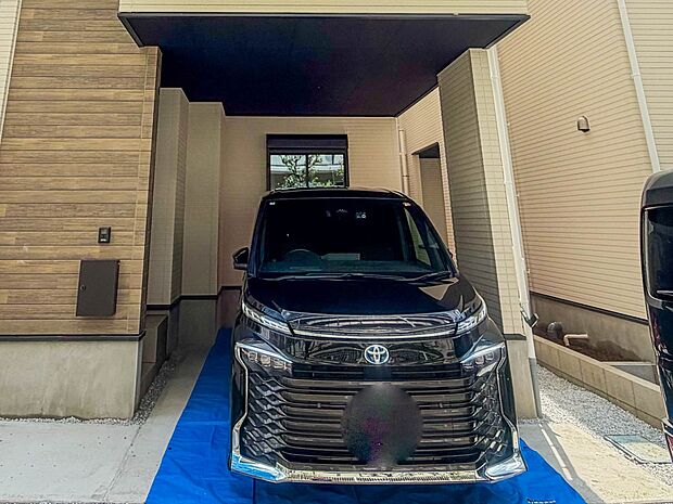 【駐車場】ビルトインガレージなら「野ざらし、雨ざらし、吹きさらし」になりません。汚れやいたみは減り、車の掃除もラクになります。