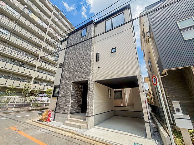 【現地外観】陽当りが良いと、洗濯物が乾きやすいですし、湿気やカビの心配も減るので快適です。寒い冬の日でも、日差しが届くと家の中が暖かくなりますね。