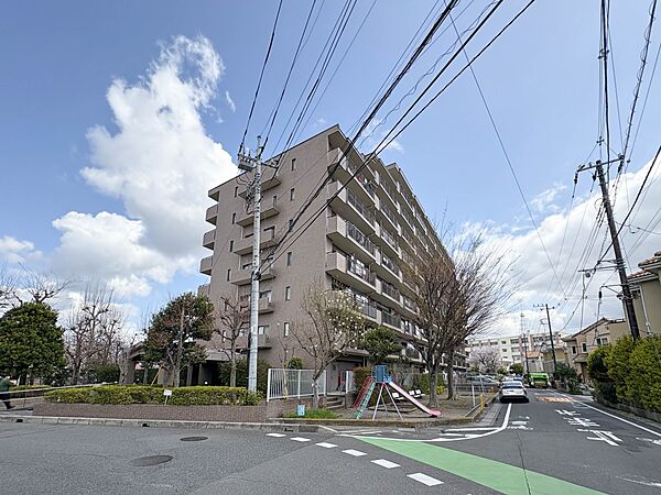 【前面道路】車の通行が少ないので、静かな住環境を維持することができます。
