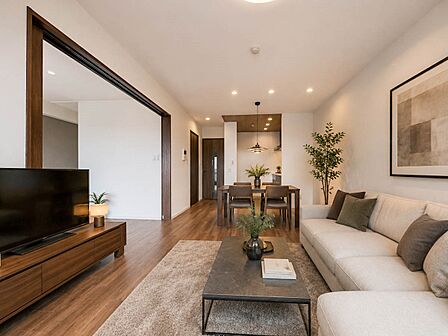 【LDK14帖】シンプルなデザインの家は風情がある。住む人のこだわりを感じる。外観も内装もいたってシンプル。居心地がよく、家事や趣味、子育てなどにも集中できる。家も人間も熟成するほどシンプル…