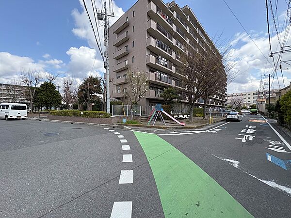 敷地内に公園がございます。
