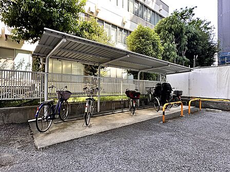 【駐輪場】駐輪場があると自転車を自由に出し入れ出来るので便利。