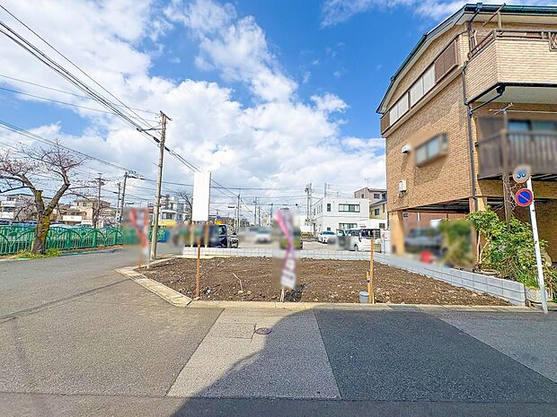 【前面道路】陽当りや通風性など各所に施された工夫で住みやすさを実現。部屋の大きさや周辺環境・街並など、資料には掲載していない情報が現地にはたくさんございます。是非ご確認下さい。