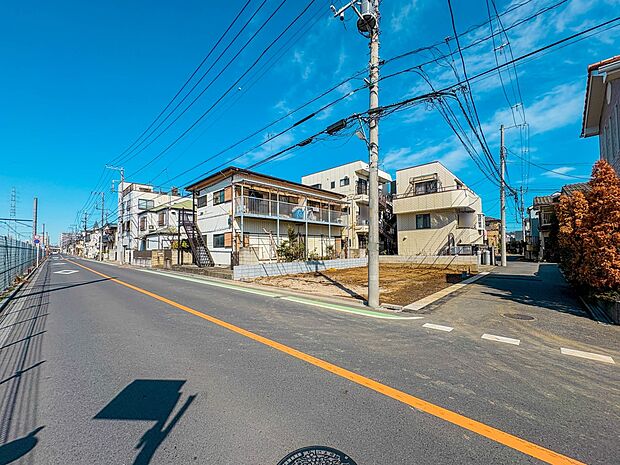 【前面道路】車の通行が少ないので、静かな住環境を維持することができます。