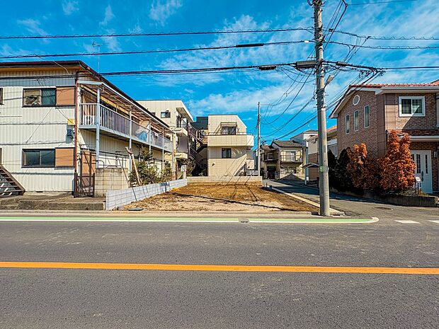 【外観】家族の温かさと陽光の暖かさ、楽しい毎日と明るい未来を予感させる「空間が織り成すひとつ先の住み心地」を演出します。