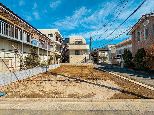 【外観】ここから始まる「日常」はご家族にとってかけがえのない時間となります。少しでも豊かに、快適に。そんな想いから本邸宅は生まれました。