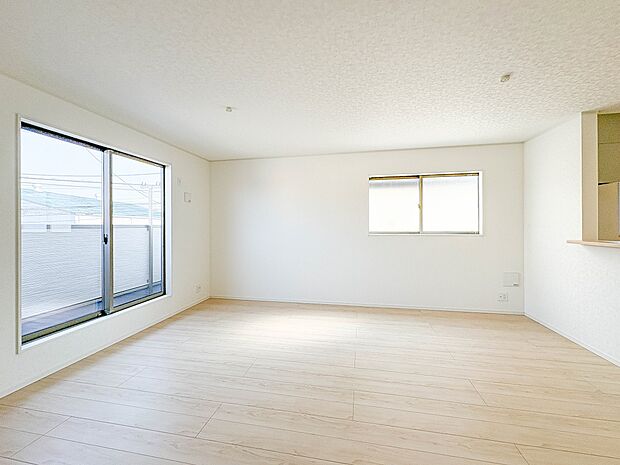 【LDK17.3帖+ワイドバルコニー】通風・採光に優れ、心地よい光と風が溢れています。贅沢で豊かな居住性とプライドを満たすクオリティが見事に調和した住空間。新築ならではの快適なひとときをご体…